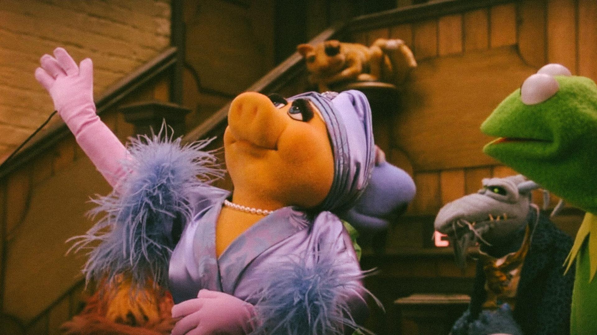 a screen grab of miss piggy gesturing backstage from the new episode of the muppet show